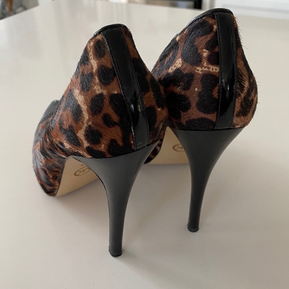 Michael Kors Leopard Print Pumps 8.5 - Picture 5 of 7